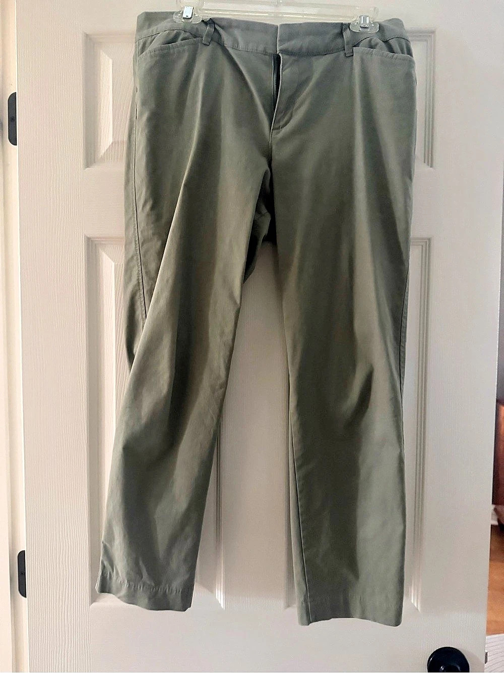 Old Navy Pixie Pants Straight Leg in Olive